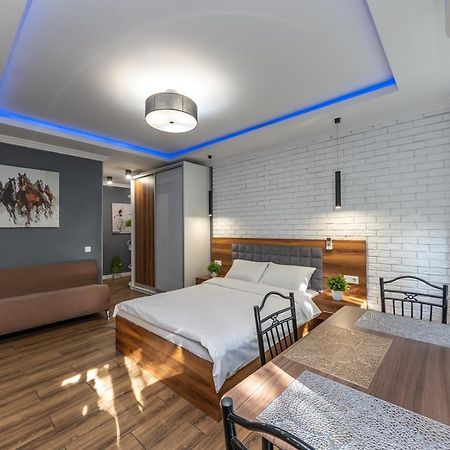 Vip Apartment Near Arena City Kiev Exterior foto