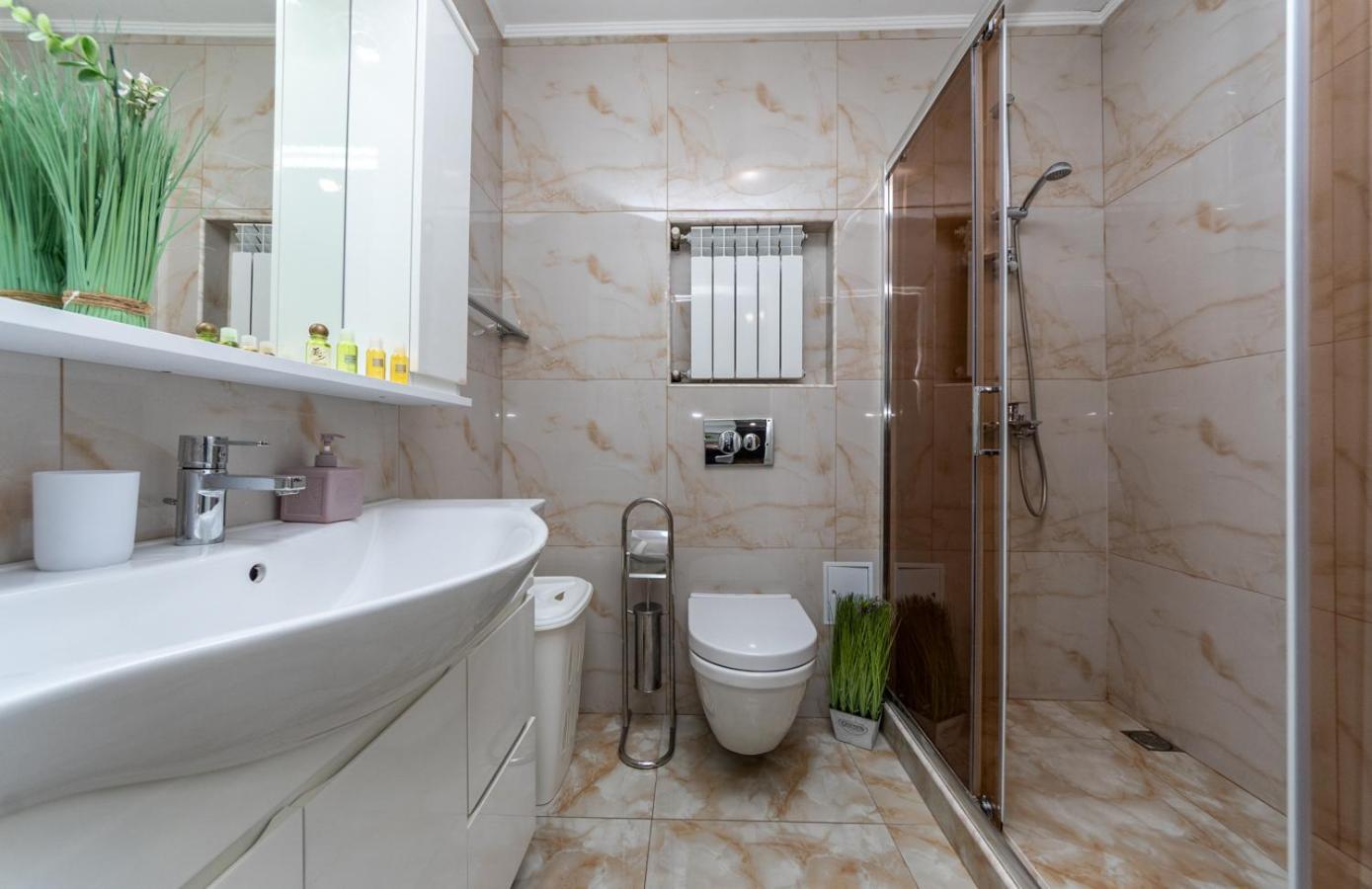 Vip Apartment Near Arena City Kiev Exterior foto