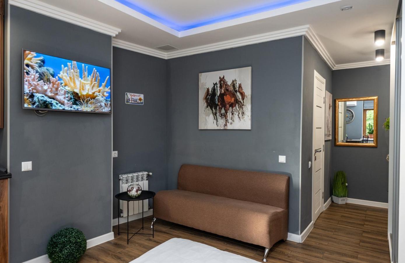 Vip Apartment Near Arena City Kiev Exterior foto