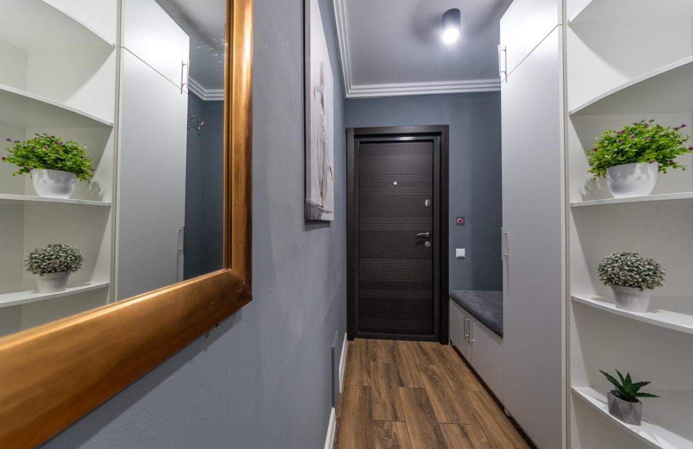 Vip Apartment Near Arena City Kiev Exterior foto